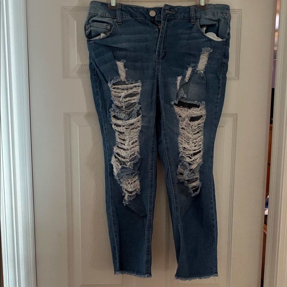 Refuge Distressed Ankle Jeans in Blue